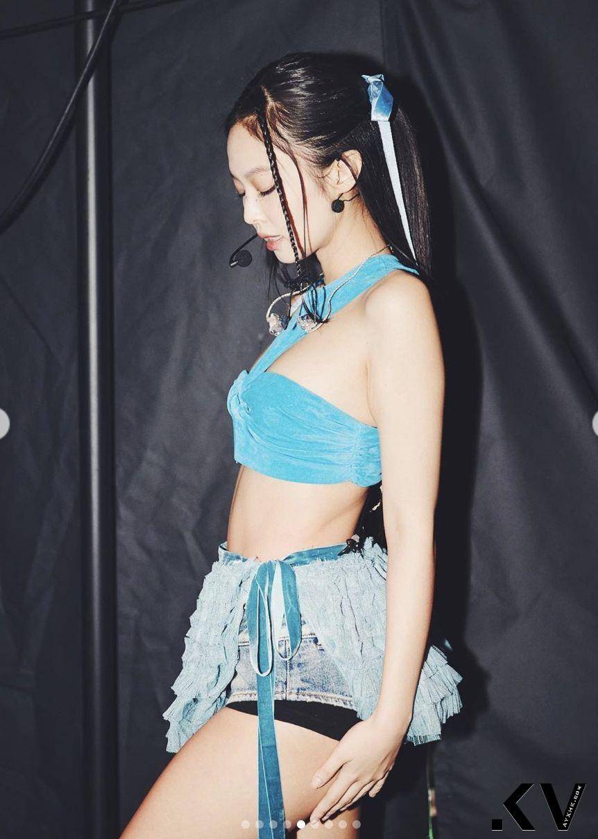 Jennie掀起芭蕾舞者风！MM6春夏数字标签“方头舞鞋”华丽登场 时尚穿搭 图3张